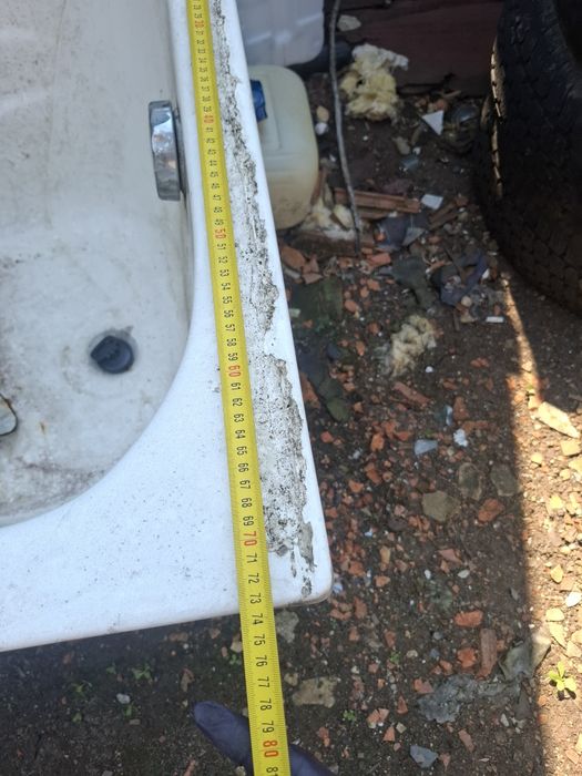 Vand vana fibra de sticla nu are defecte trebuie doar spalata este poza la dimensiuni