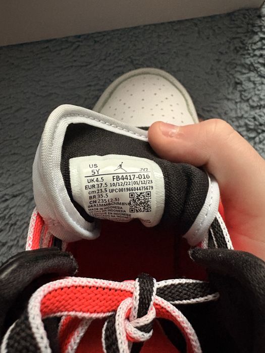 adidasi jordan 1 mid se white black infrared