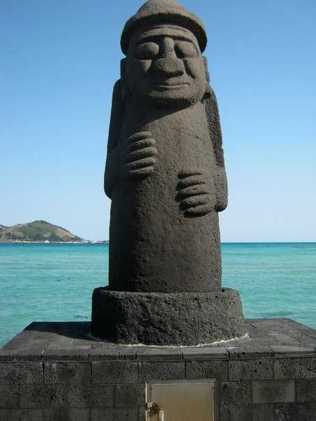 Харыбан из вулканической массы острова Чеджу (Южная Корея)