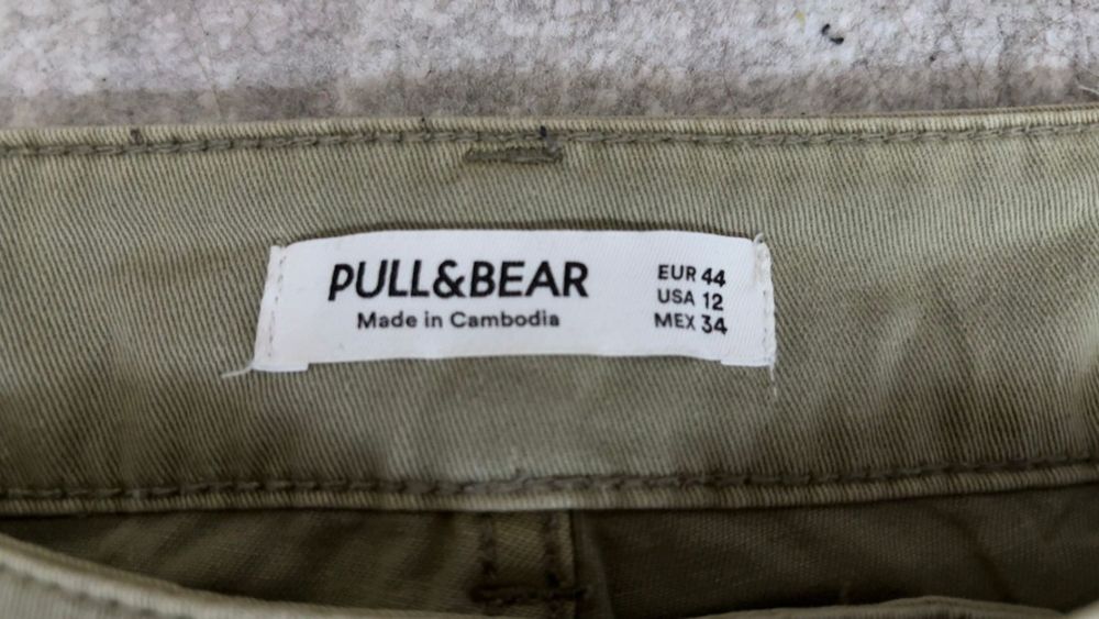 Pantaloni verzi Pull&Bear