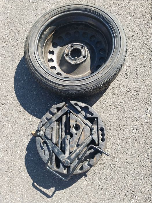 Roată de rezervă îngustă