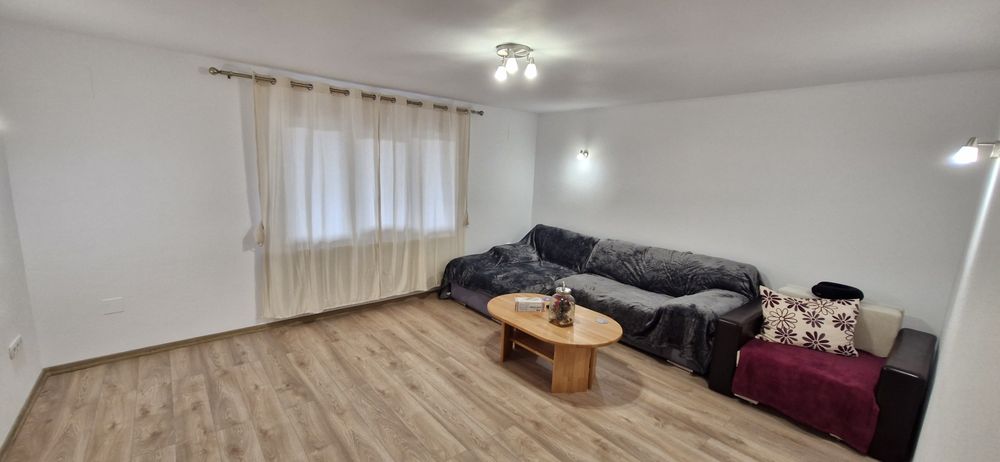 Apartament la curte/Chirie pe termen lung / Zamora/