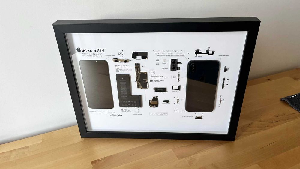 Декоративна рамка iPhone XS teardown / dismantled frame art