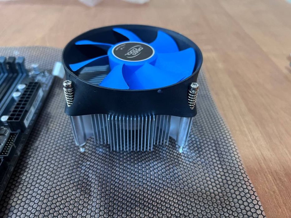 Gigabayte B250m DS3H Intel core i3 -7100