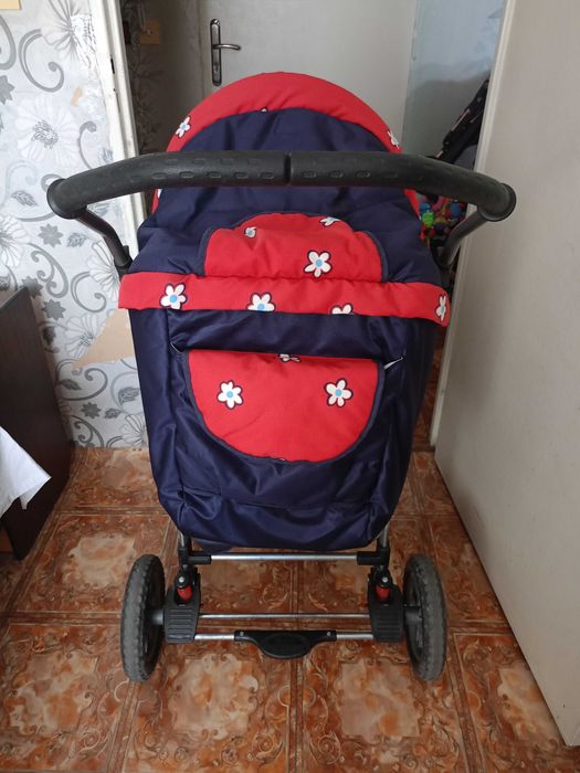 Продавам комбинирана бебешка количка MAG ENGLAND