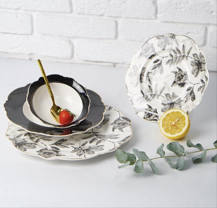 Набор посуды из фарфора