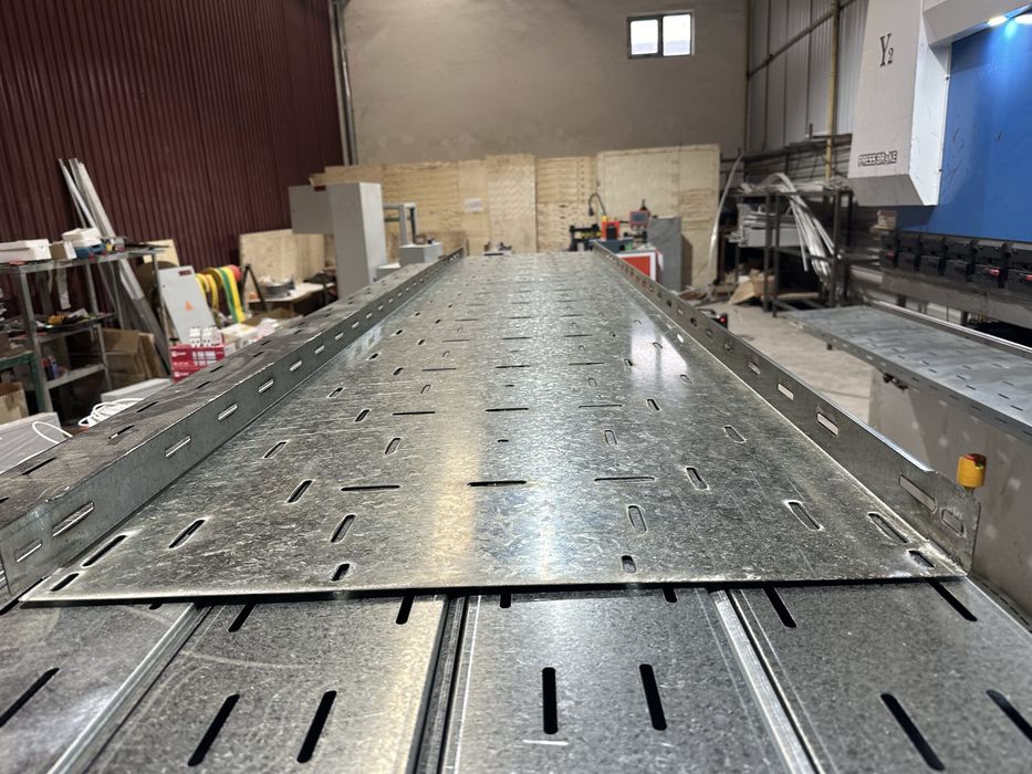 Лоток кабелное, перфорированный и не перфорированный лотки