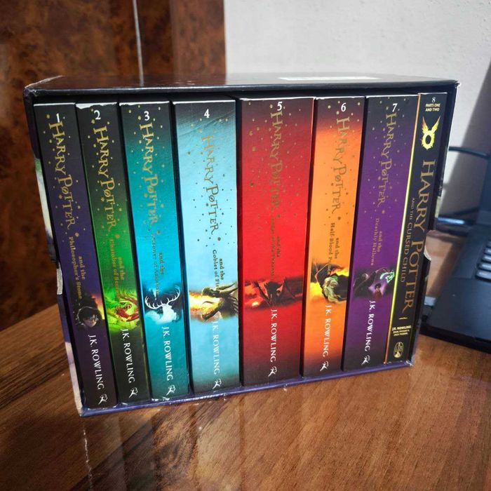 Harry Potter kitoblari (inglizcha) to'liq to'plam sotiladi. ORIGINAL