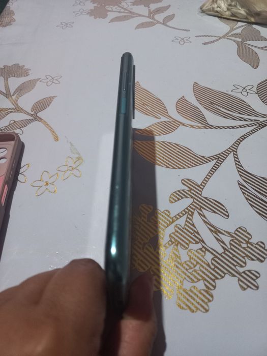 Редми телефон сатылады.