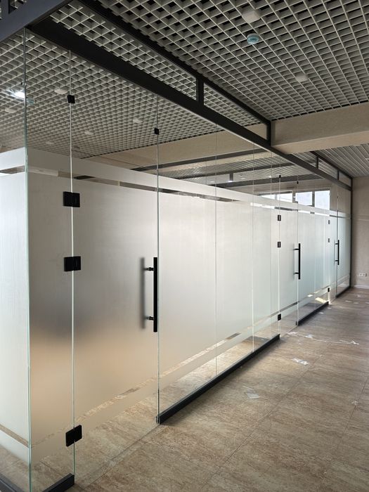 Матовые пленки для окон домов и стеклянных перегородков