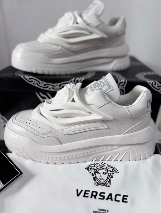 Odiseea full white