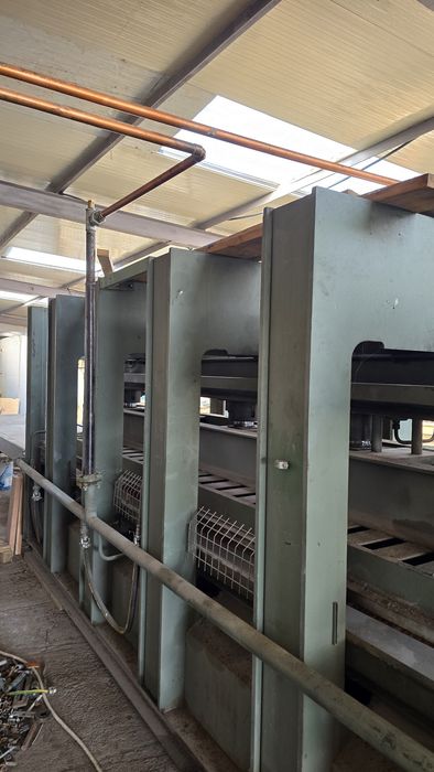 Presa hidraulica COLOMBO incalzita pentru panouri din lemn / parchet