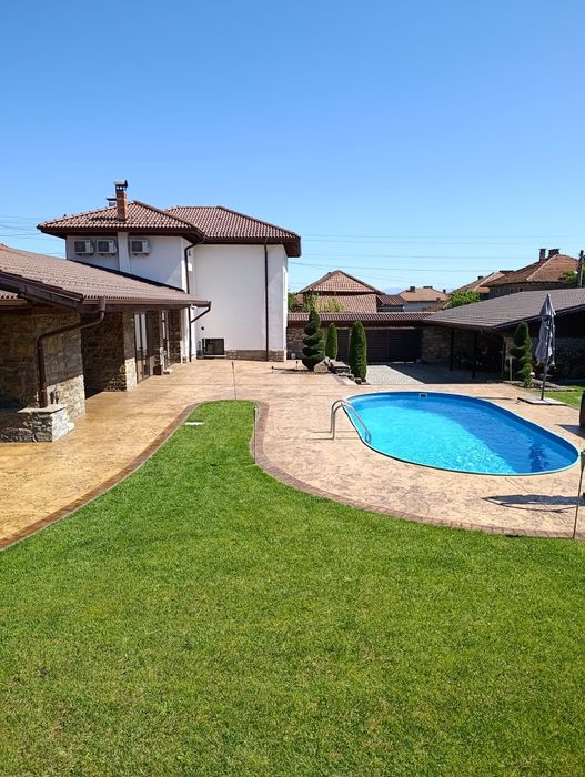 Градински услуги и поддръжка на зелени площи и растителност ULTRA ART