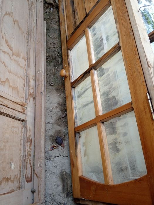 Taxtadan eshik romlar