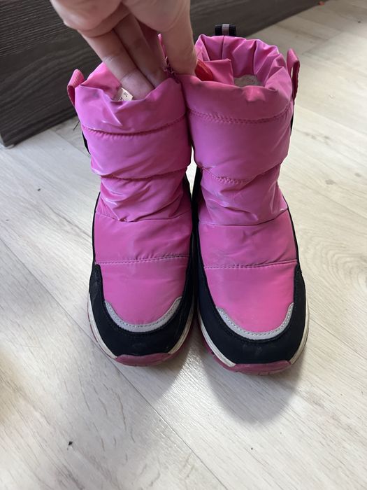 Отдам бесплатно обувь детскую