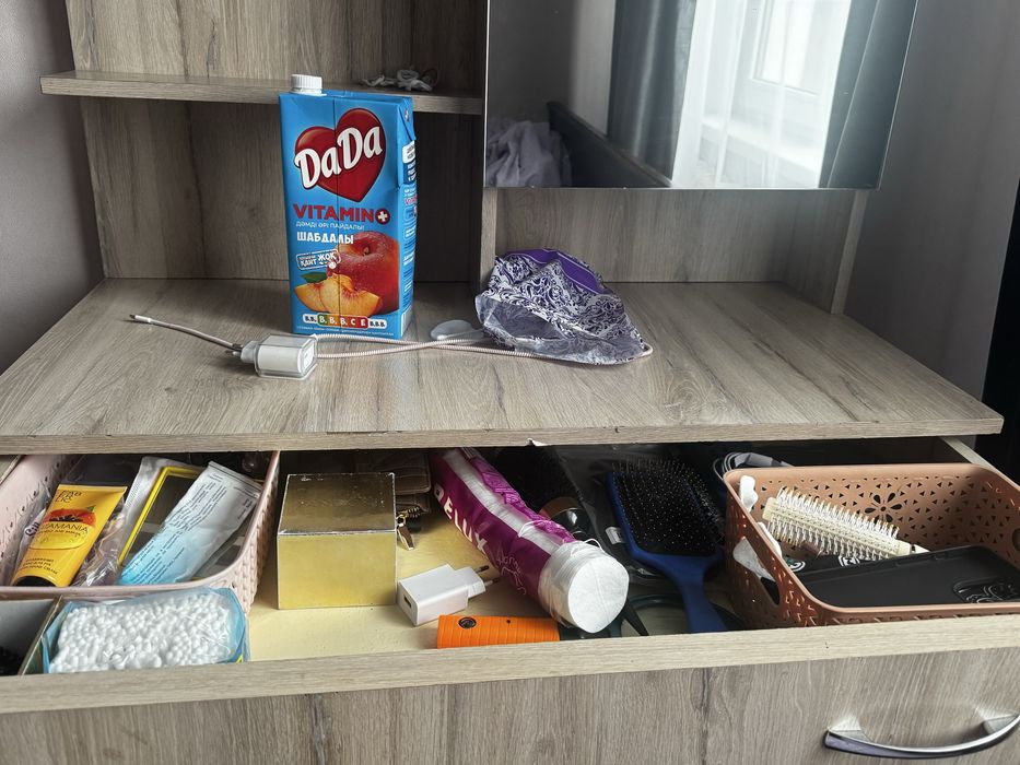 Продам туалетный столик срочно