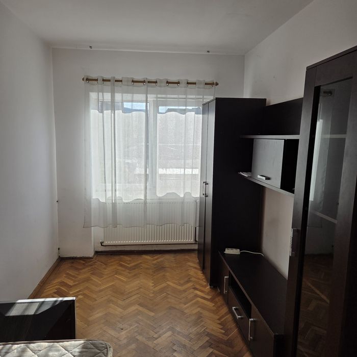 Inchiriez IEFTIN apartament cu 3  camere