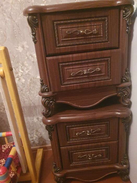 Мебель в хорошом состояние чисто дерева