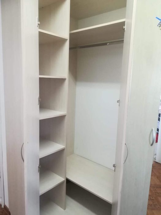 Продам шкаф в прихожую с зеркалом