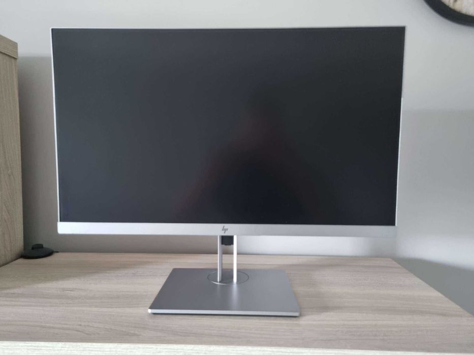 Монитори Samsung и HP 24 инча, FullHD, IPS