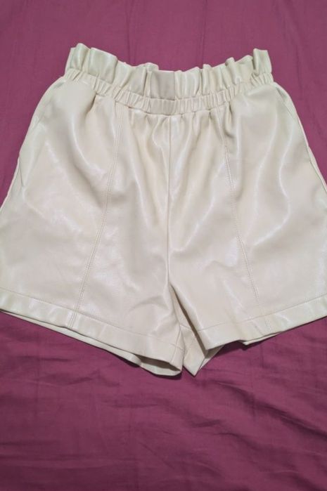 Pantaloni scurți piele m/l
