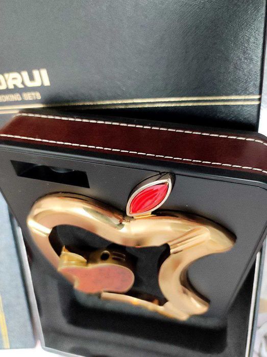 Шикарные мужские подарочные наборы - пепельница с зажигалкой.