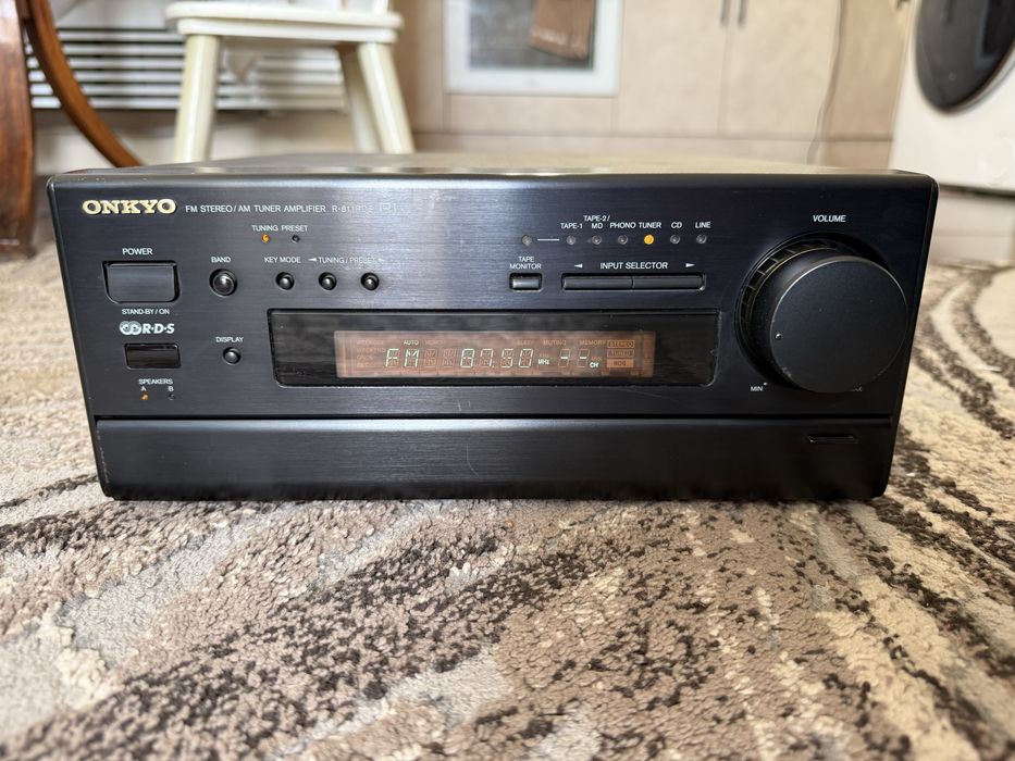 Onkyo R-811 Мини ресивър