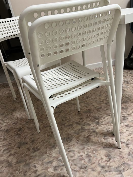 Стол со стульями