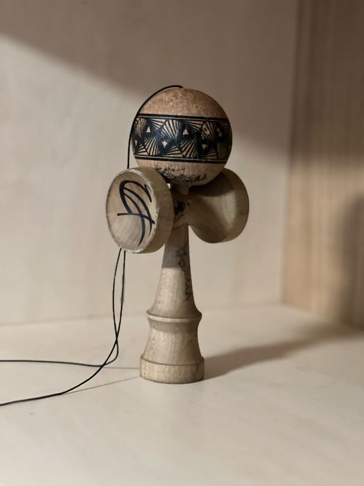 Vând kendama Israel semnată