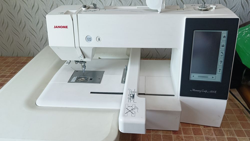 Машина вышивальная Memory Craft 500E.