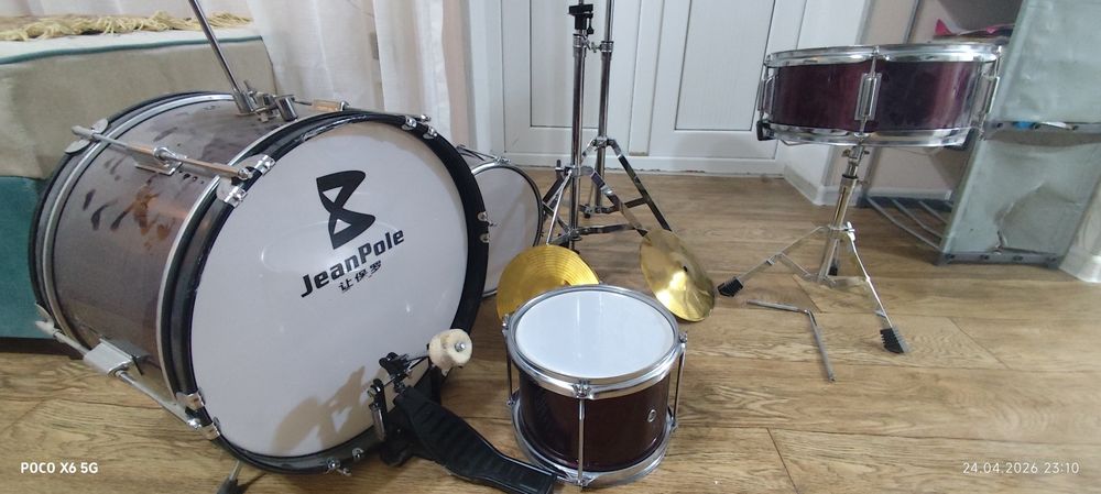 Барабаны полный комплект кроме палочек) разобран простите(