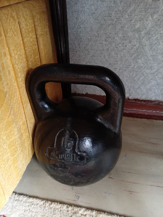 Продам гирю16 кг