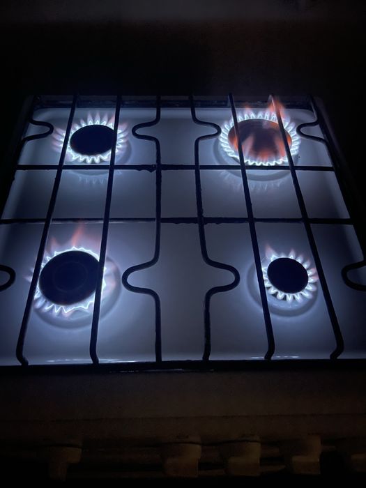 Продам газ плиту