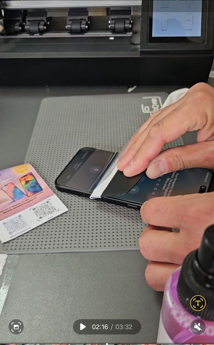 1 + 1 Cadou= Folie protectie si skin /imaginea dorita/poza  Samsung Iphone Honor Moto Xiaomi Oppo Huawei Sony orice tel  GARANTIE PE VIATA