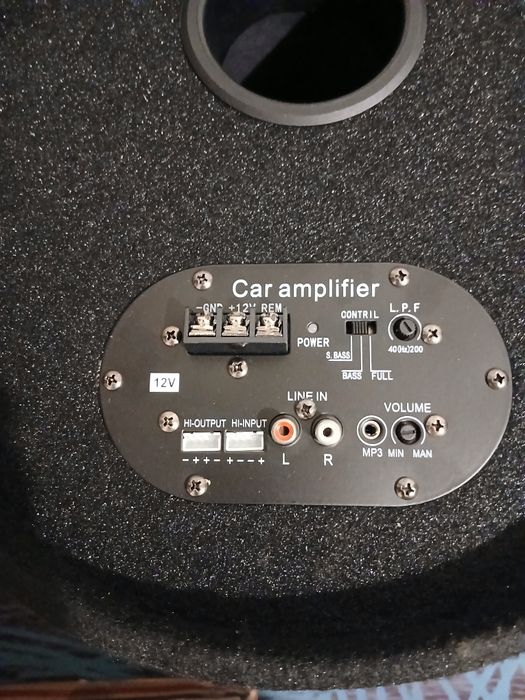 De vănzare subufăr de mașină