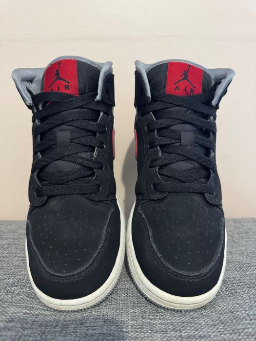 Jordan 1 Mid Black Particle Grey Gym Red (GS).