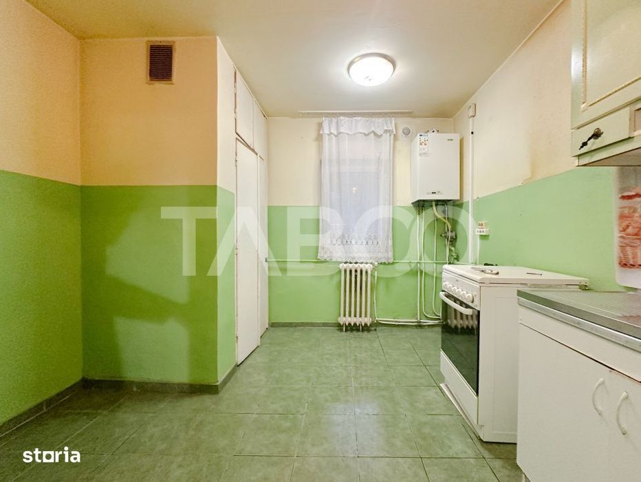 Apartament cu 4 camere etaj 1 de vanzare strada Maramuresului Iris