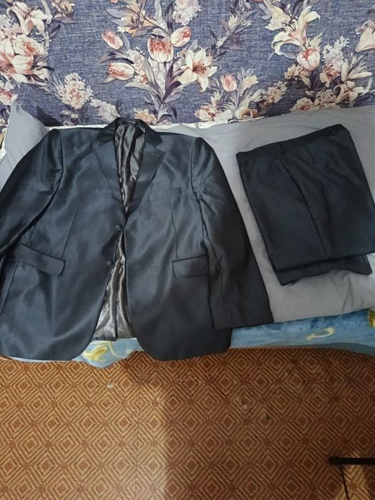 Продам 2 костюма 10тыс