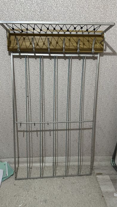 Вешалка навесная