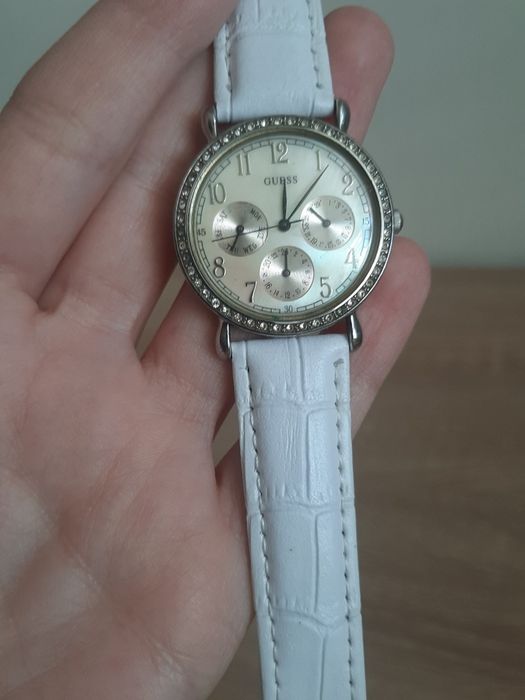 Ceas Damă GUESS Multifunction – Curea Piele noua Albă Imaculată – Model I85