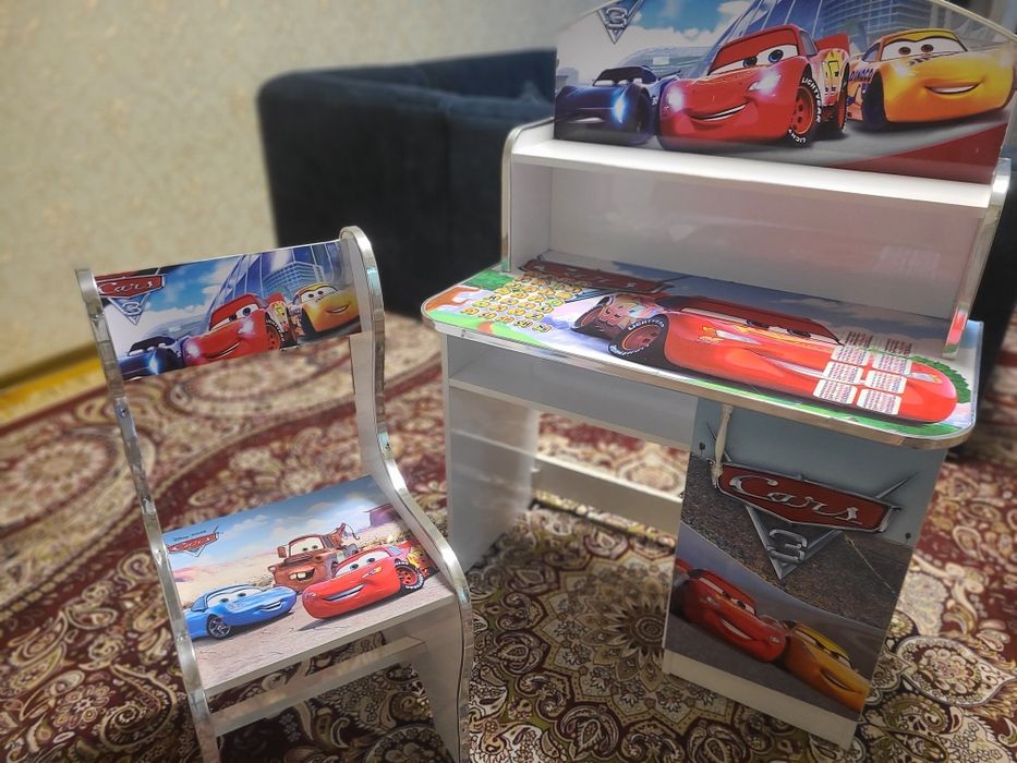 Детский стол и стул в стиле мультфильма кари