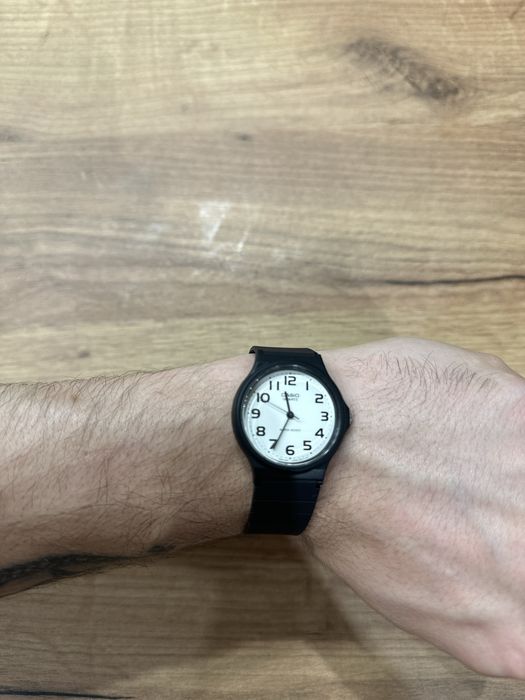 Casio часовнис с бял циферблат - Unisex