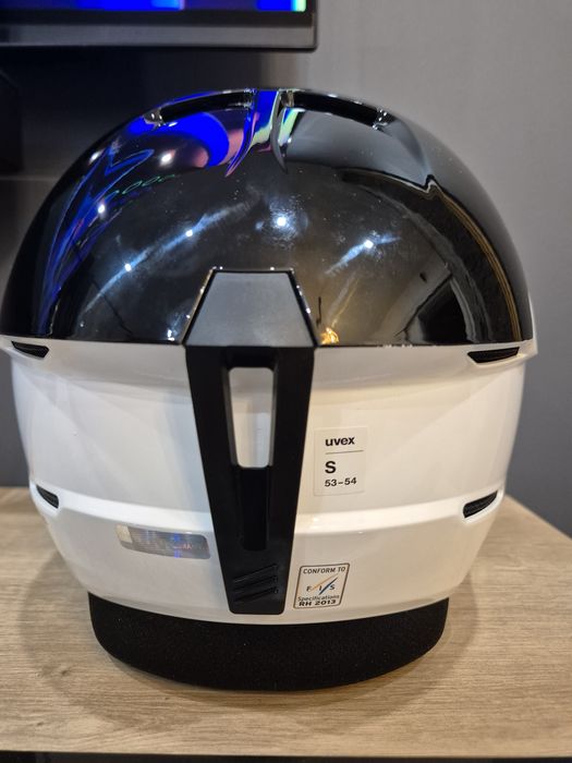 Детска ски  каска UVEX invictus FIS