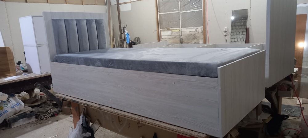 Кровать сундук сотилади