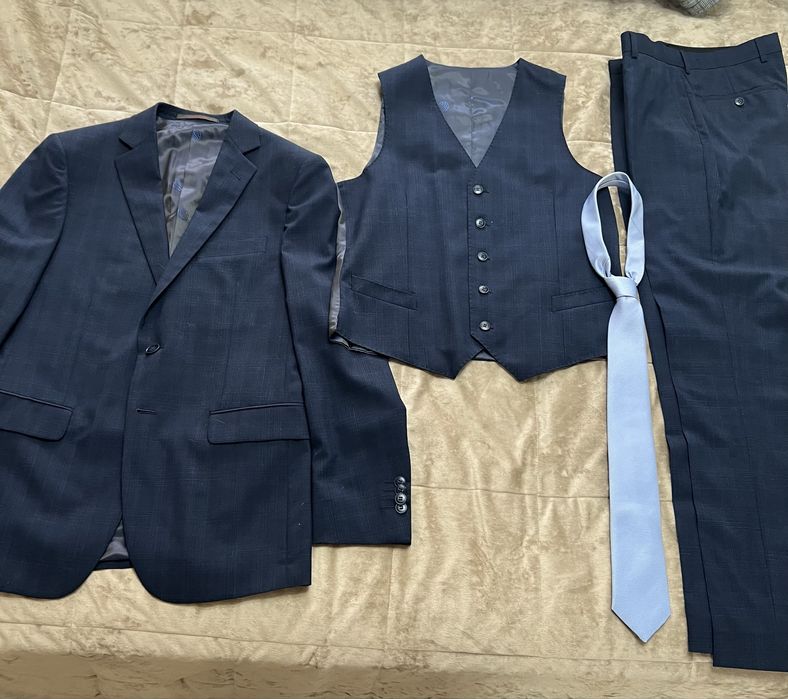 Продам мужской костюм