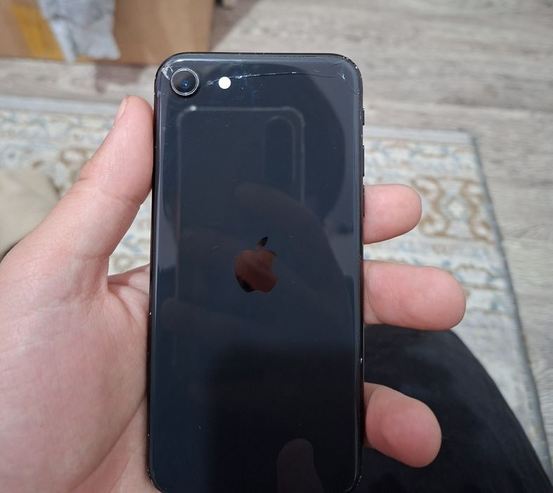 Продам iPhone se