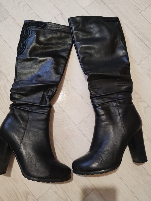 Зимние сапоги продаются