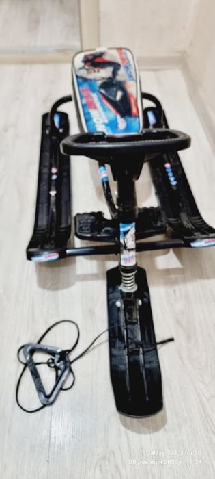 Продам снегокат. По нашему санки. Большие лля детей от 12 лет.