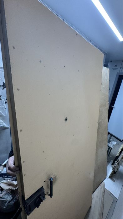 Продам двери 2 шт