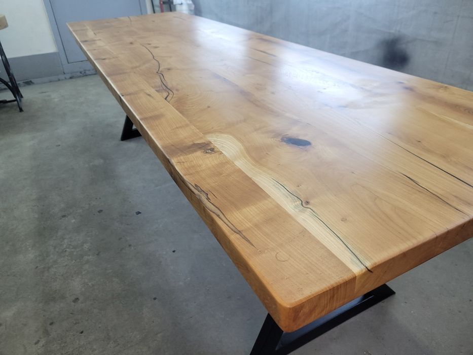 Masa masiva din lemn de cires